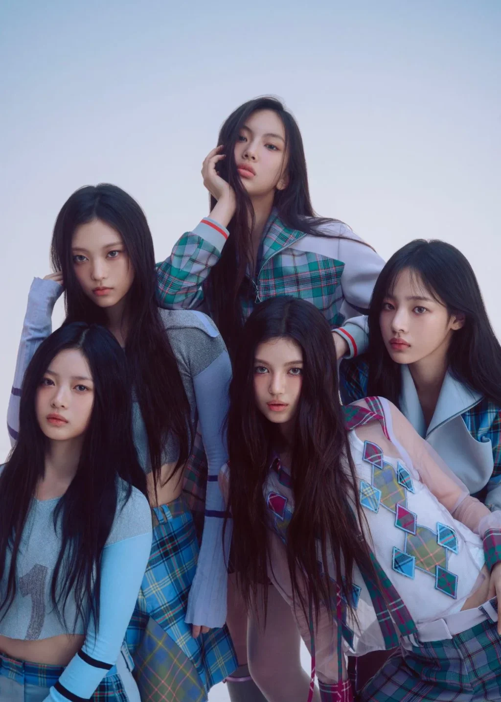 Perjalanan Karier NewJeans Menuju Panggung Dunia K-Pop: Inovasi, Tantangan, dan Kesuksesan Global