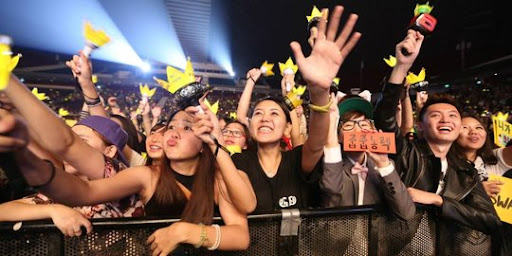 K-Popers Indonesia Dianggap Berlebihan?
