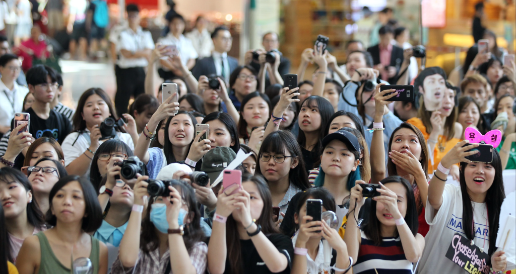 K-Popers Indonesia Dianggap Berlebihan?