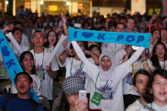 K-Popers Indonesia Dianggap Berlebihan?