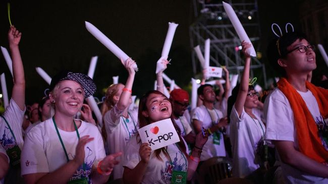 Kenapa K-Popers Indonesia Makin Gila? 6 Alasan Mengejutkan di 2025