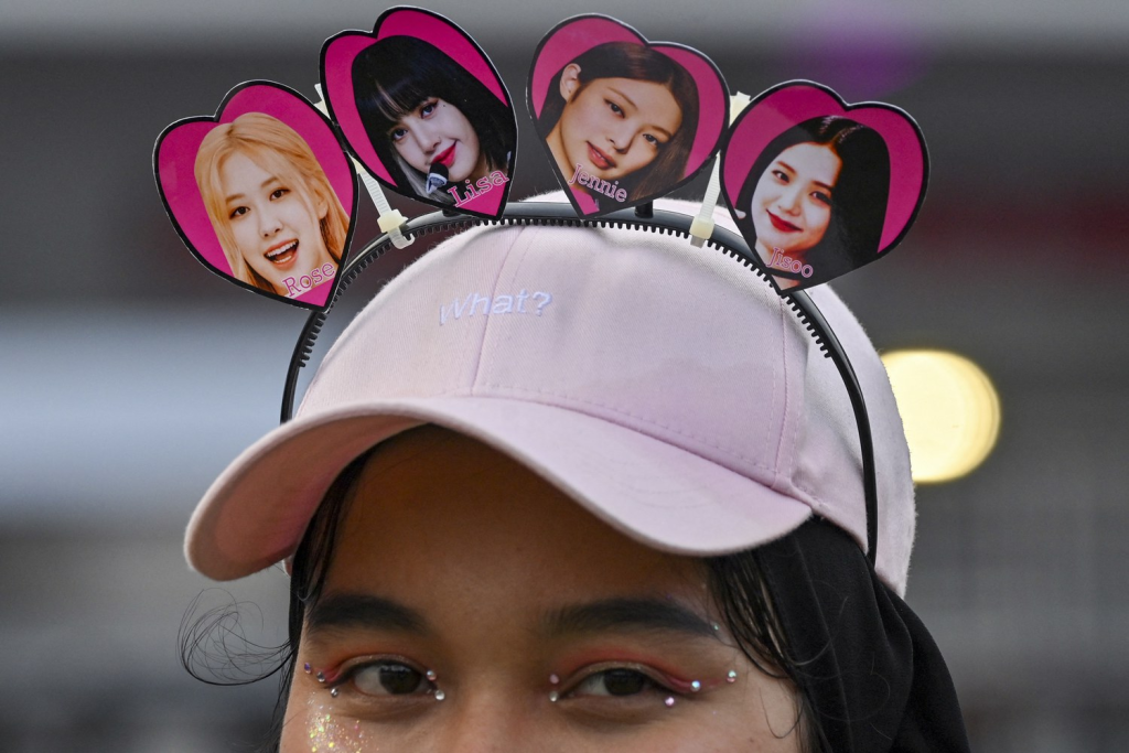 Fandom K-Pop Indonesia Solid atau Toxic? Analisis Mendalam Fenomena 2025