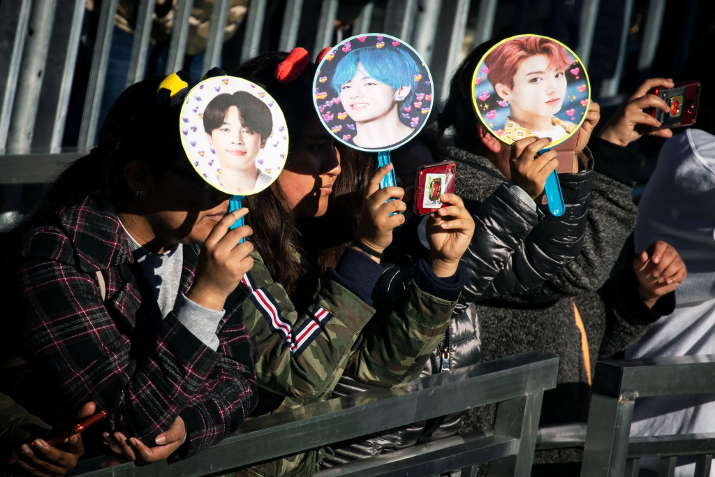 Fandom K-Pop Indonesia Solid atau Toxic? Analisis Mendalam Fenomena 2025