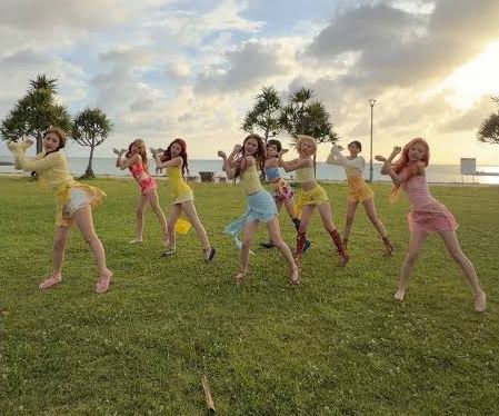 4 Lagu K-Pop Bertemakan Musim Panas 2026 yang Wajib Masuk Playlist Liburan 1 musim panas